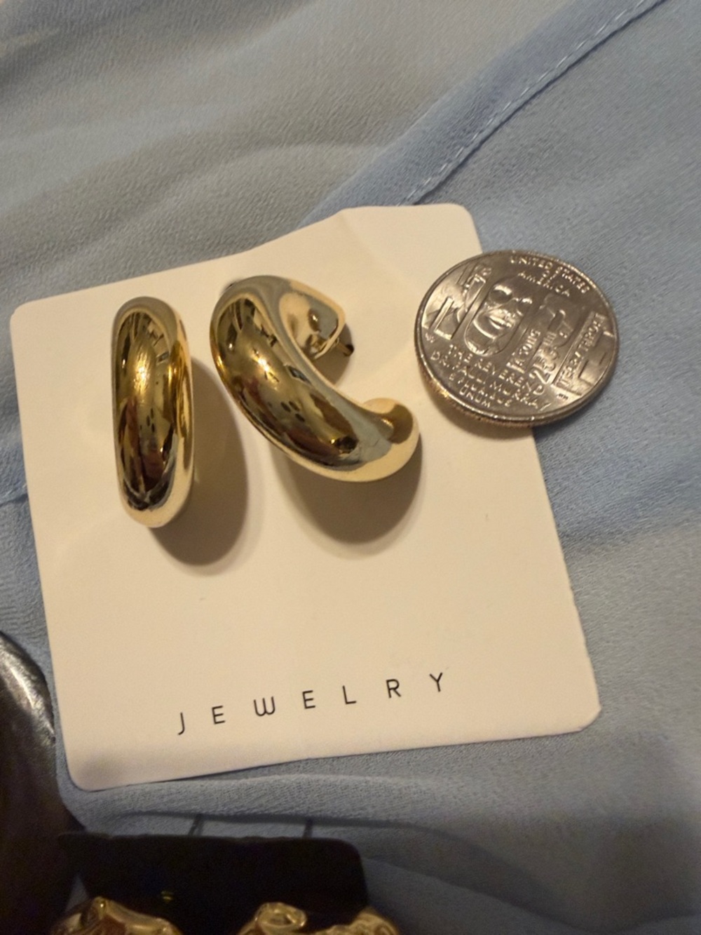 New Earrings Set Hoop Shell Goldtone - Picture 10 of 11